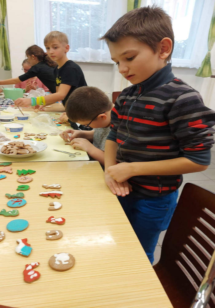 Pečení vánočního cukroví 700 1000